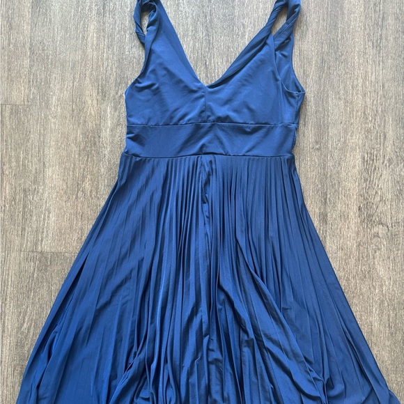 Soprano Deep Blue Pleated Midi Dress - Picture 6 of 7